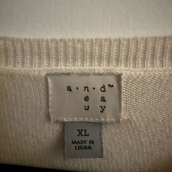 Long sleeve, thin cream sweater - Picture 2 of 2